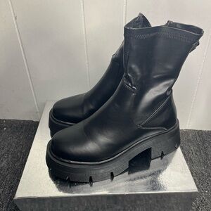 Sleek Black Heeled Boots for Women